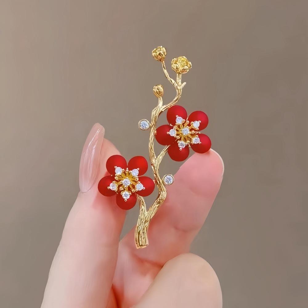 Plum Blossom Zircon Brooch High-end Elegant Charm Design Flower Chest Flower Brooch High-end Suit Cheongsam Accessories Gifts
