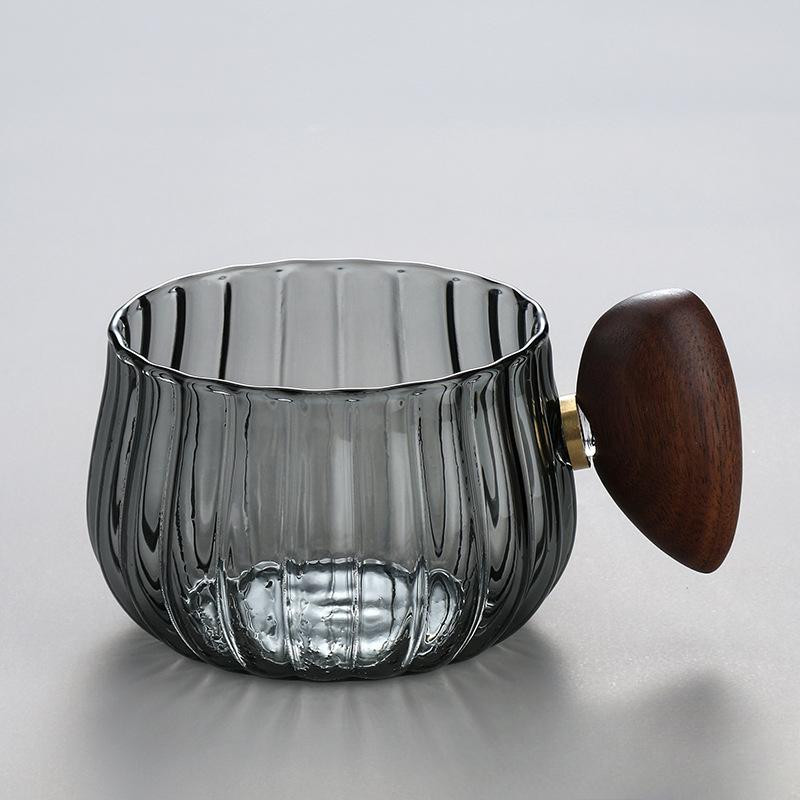 Caneca de café de vidro de silicone de alto teor de boro resistente ao calor com listras de 250 ml com alça de madeira, xícara de gelo americana com leite, café da manhã, xícara de chá
