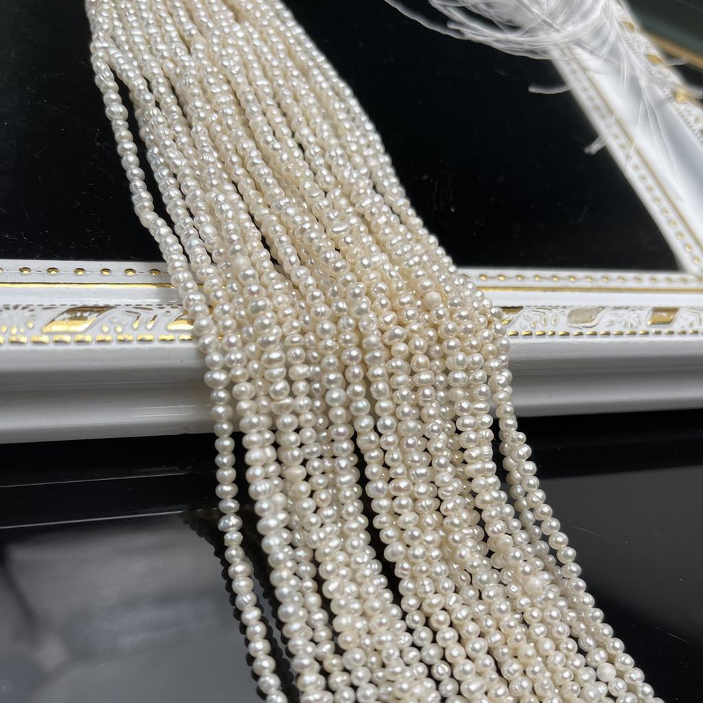 1 šňůra, bílé přírodní sladkovodní perly korálky pro výrobu šperků DIY náhrdelníky, náramky, kotníky řemesla (Korálky 2-3 mm, Délka 36 cm)