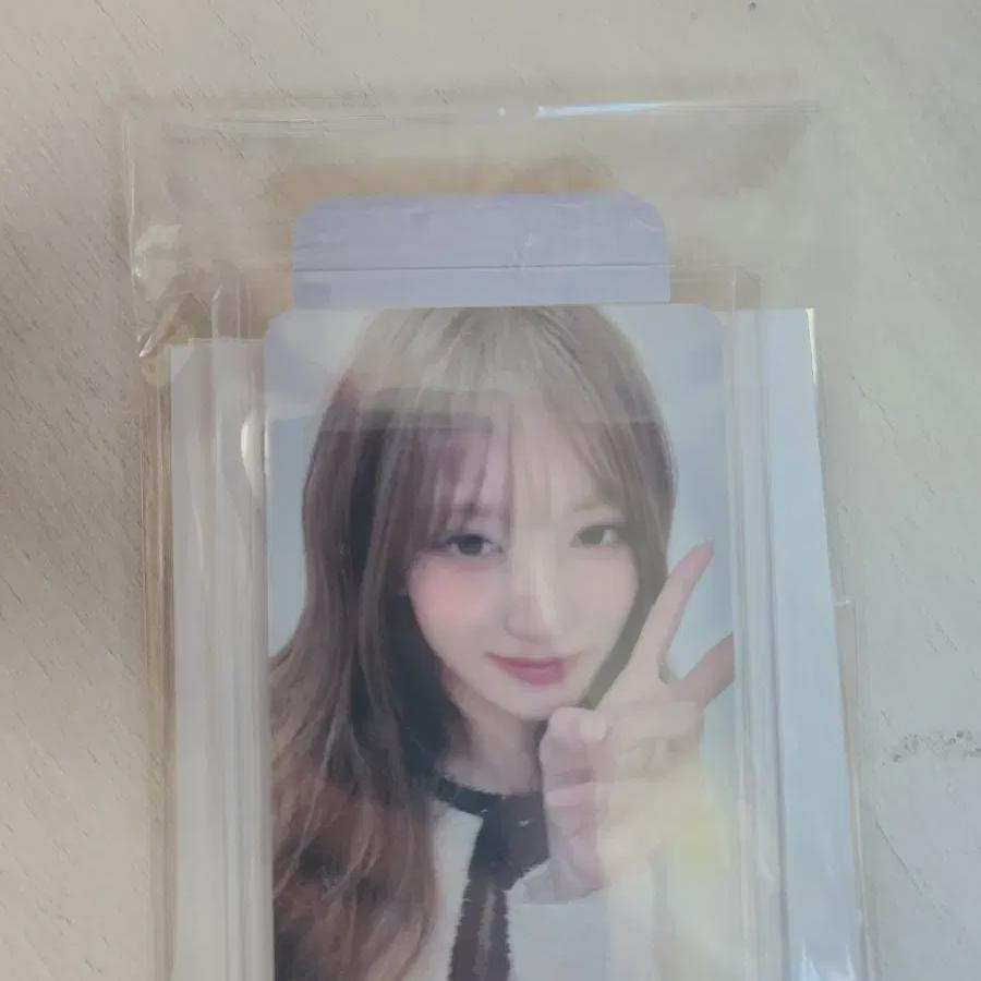 Ive Minive School Popup Store 70,000 Pre-order Benefit Photocard Leeseo