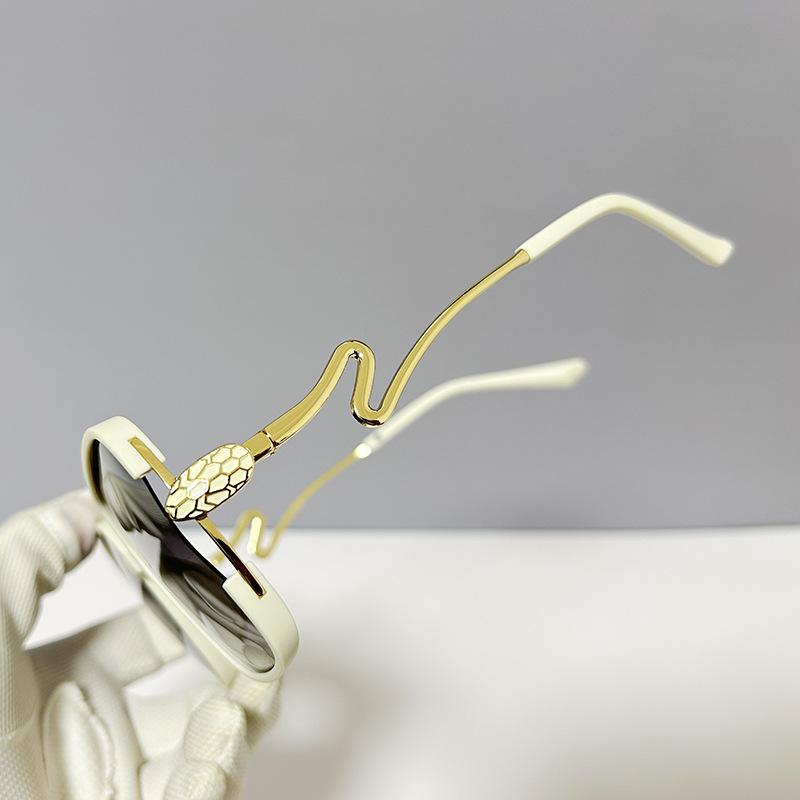 White Snake Sunglasses Casual Features Mysterious Cobra Large Frame Sunglasses Retro Pull Wind Women'S Style Glasses