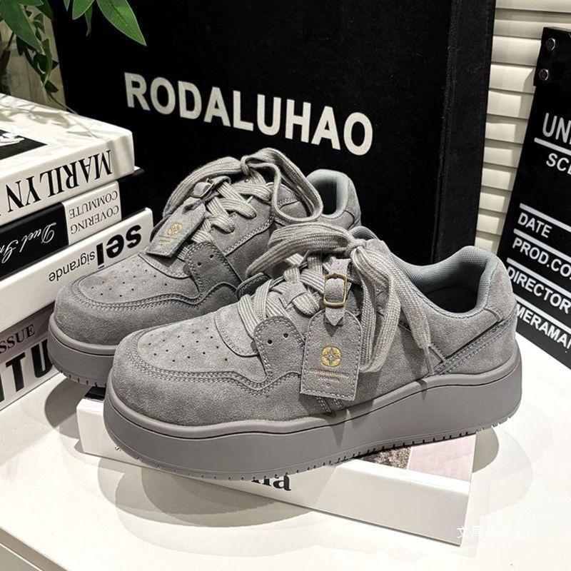 2025 spring and autumn new board shoes niche couple bread women's thick soles increase the trend of sports and leisure sports shoes
