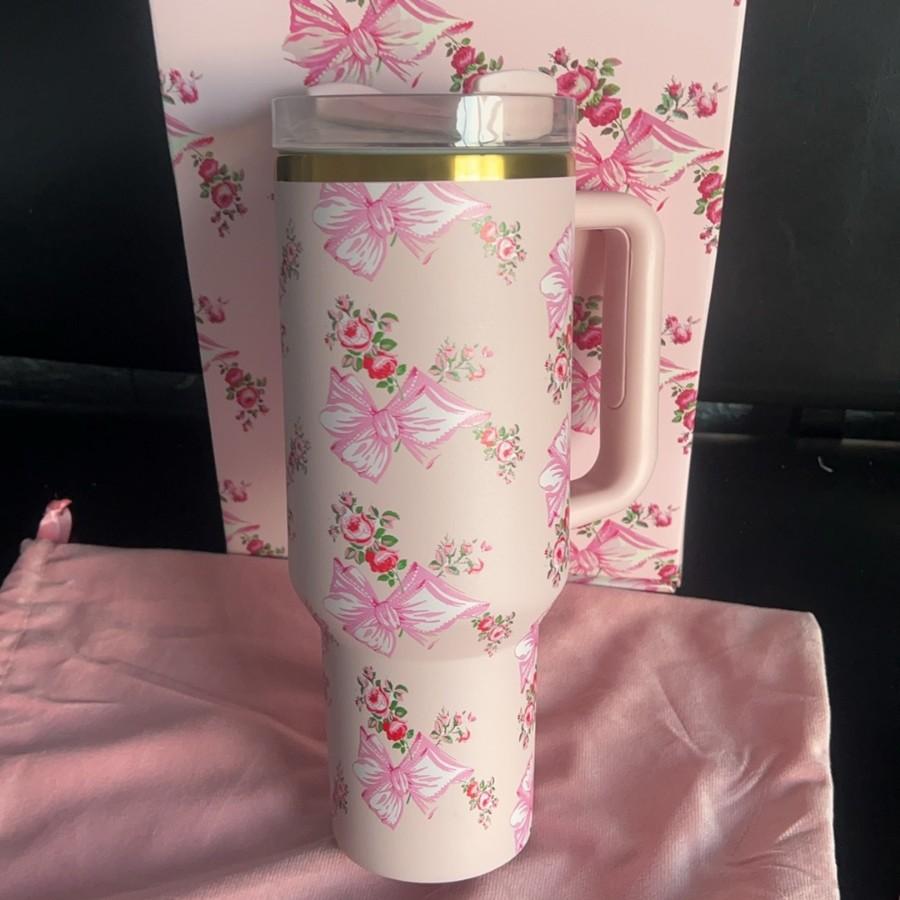 

Новая 2025 40 унций Крышки 304 Нержавеющая сталь Термобутылка Автомобильная чашка для воды Изолированная чашка для холодных напитков Вакуумная чашка Дорожная термокружка для спорта розовый