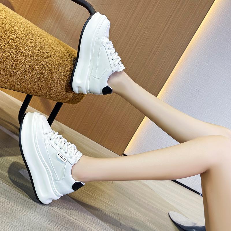Leather muffin platform women's autumn and winter 2026 super fire lightweight height increase breathable board shoes