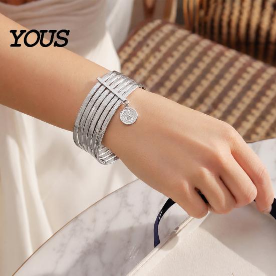 Vintage Inspired Bracelet Women with Portrait Coin Pendant, Multi-Layer Surround Check Pattern Stacking Effect Bangle, Electroplated Elastic Fit Wrist