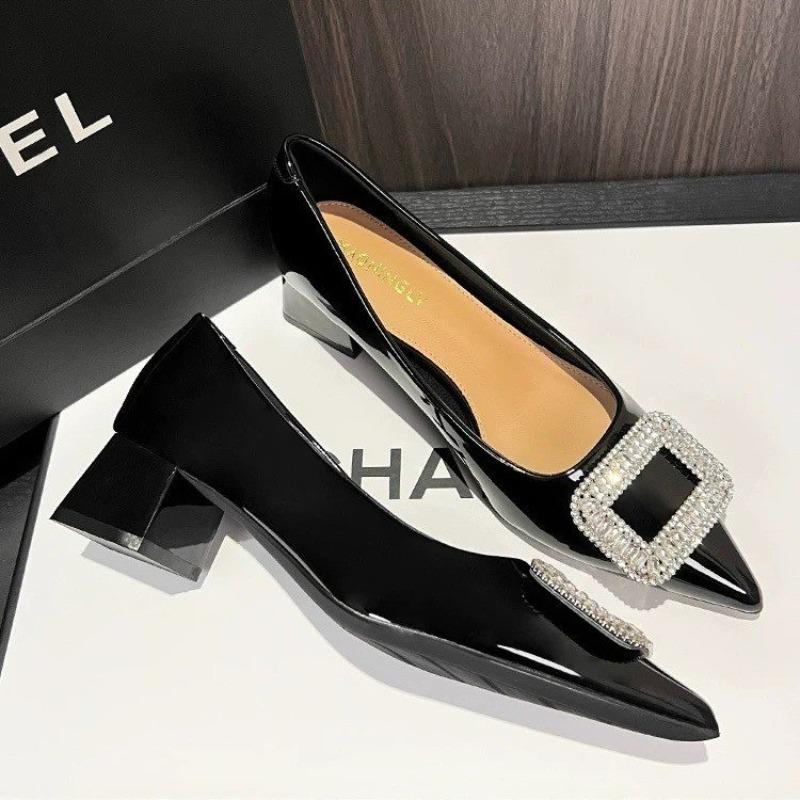 Mode Neuer Stil Luxus Damenmode Metall Kristall Spleiß Damen Pumps Kitten Dicker Absatz Elegant Party Damenschuhe Zapatos De Mujer