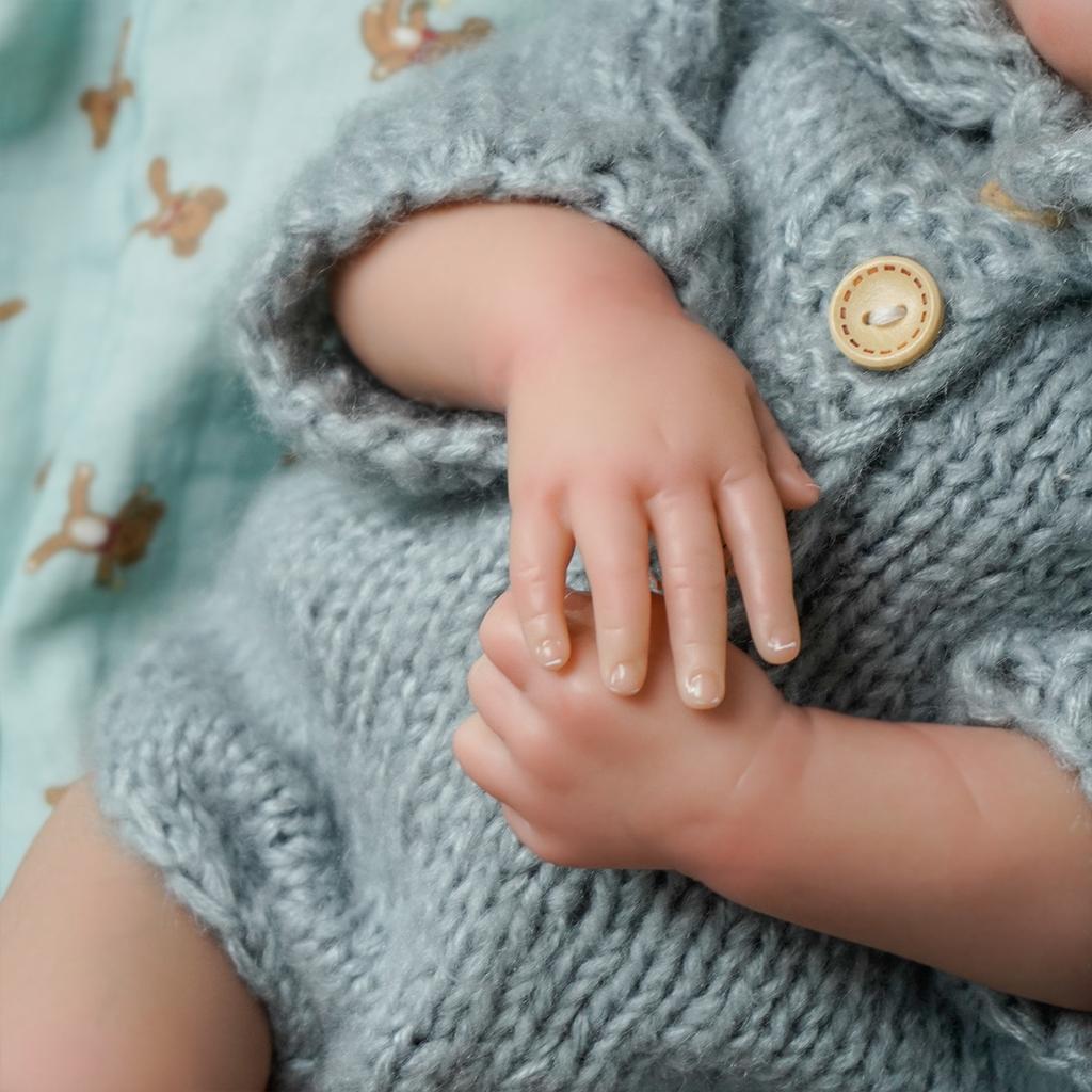 Realistic Newborn Baby Dolls Lifelike Reborn Baby Dolls With Clothes Soft Body Cloth Dolls Exquisite Gifts Accompanying Dolls