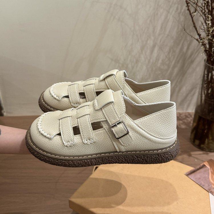 

Два носіння сандалій з порожнистим мішком на голові для жінок у 2025 році нові літературні дірки на товстій підошві Морі Роман напівшльопанці для літнього носіння 35