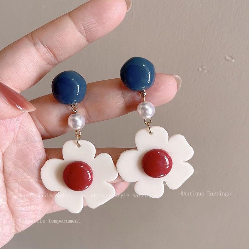 2025 New Retro Hong Kong Style Colorful Earrings: Luxury, High-End Studs, Exaggerated Fashion for Women