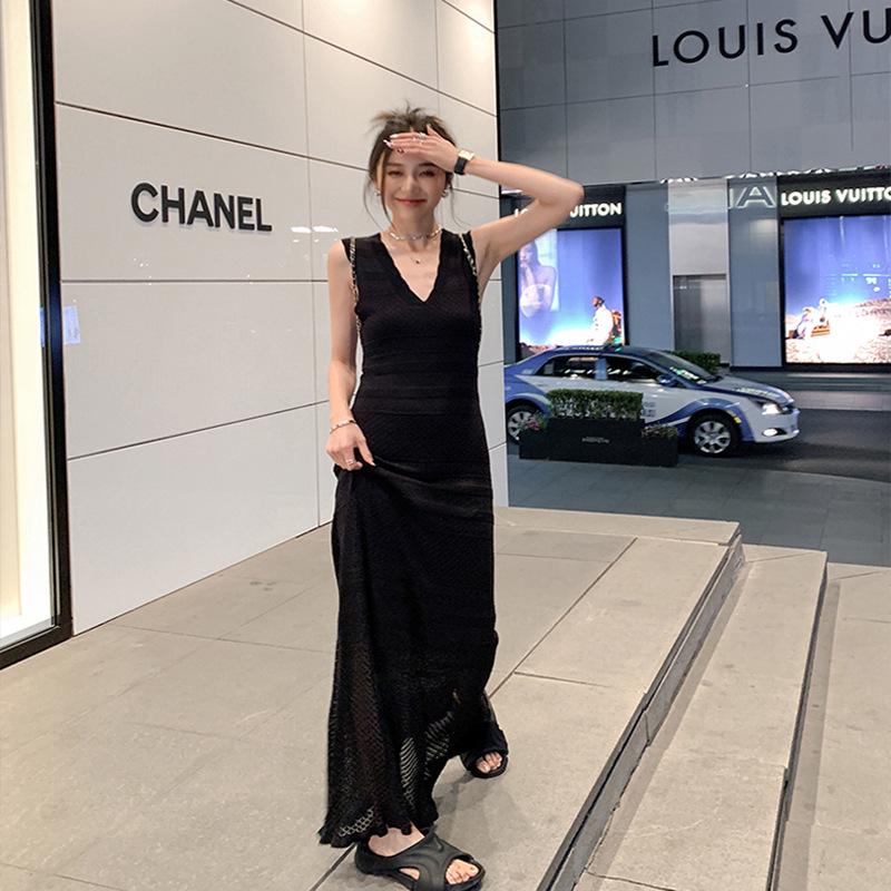 Summer French Fashion: Knitted Midi Skirt & Tie-Up Tank Top Ice Silk Two-Piece Dress