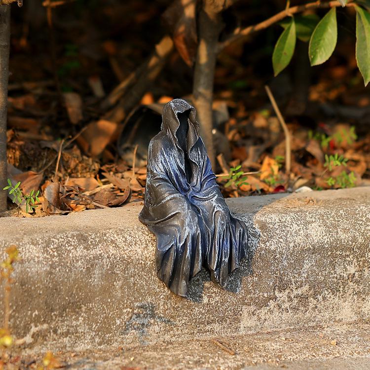 Mystical Gothic Garden Resin Figurines: Halloween Home Decor