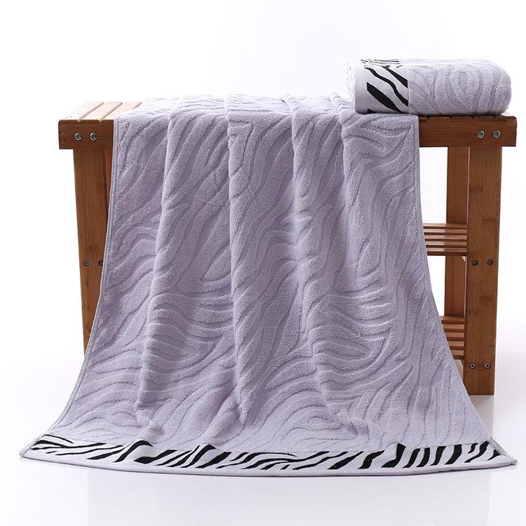 Highly Absorbent Tiger-Print Jacquard Bath Towel