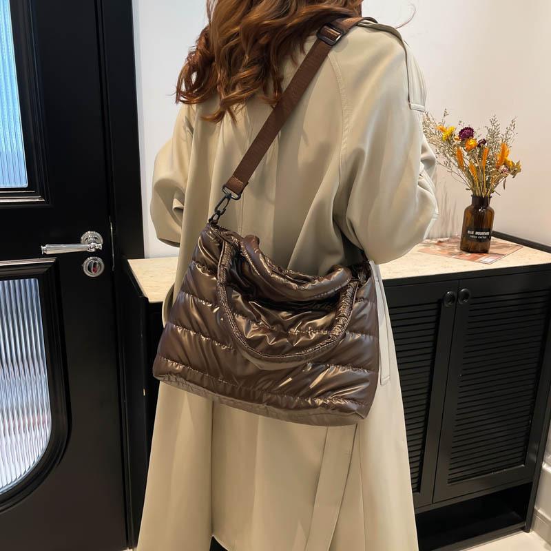Casual Commuting Large-capacity Shoulder Bag Women's Winter New Fashion Cotton Clothes Trendy Portable Tote Bag