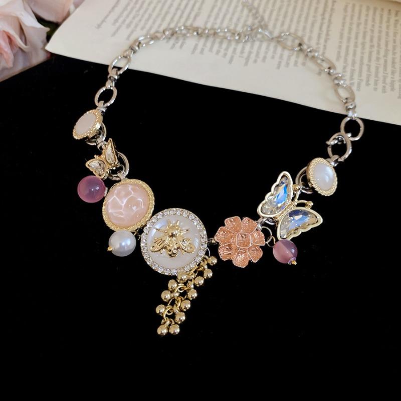 Crystal beaded oil dripping flower strawberry necklace sweet cool style design sense niche collarbone chain light luxury high sense neck chain