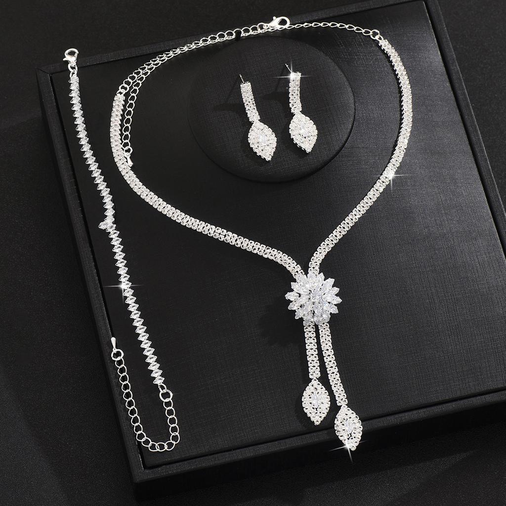 2026 European and American Flower Zircon Necklace Light Luxury Bridal Jewelry Wedding Jewelry Set Banquet Accessories