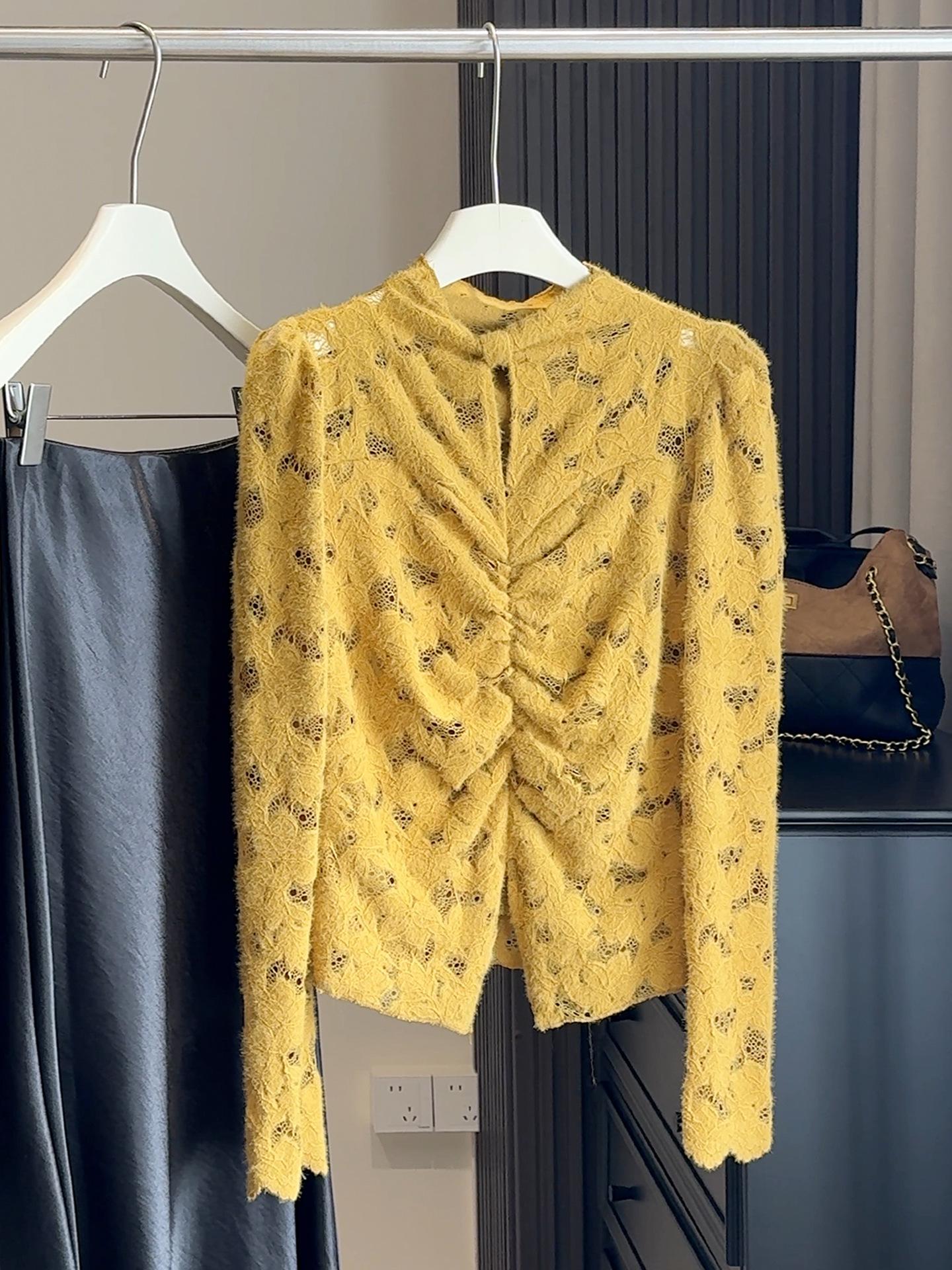 Retro Hollow-Out Fleece-Lined Lace Top: 2025 Autumn/Winter High Neck Slim-Fit Pleated Base Layer. One Size