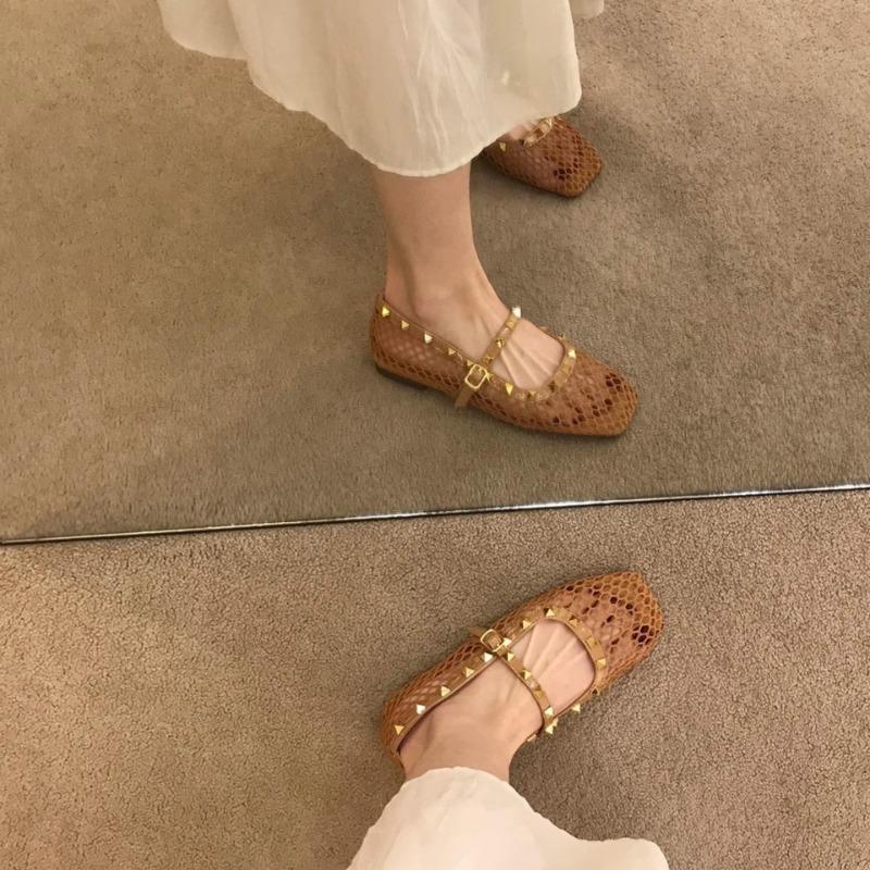 Fashion Cutout Temperament Sandals Women Summer Gentle Rivet One Strap Soft Sole Non-slip Wear-resistant Mary Jane Single Shoes