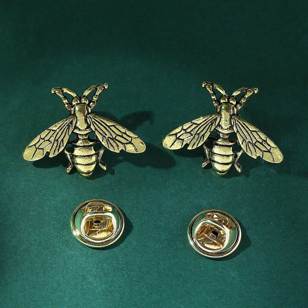 "Men's Korean Bee Brooch Collar Pin for Suits"