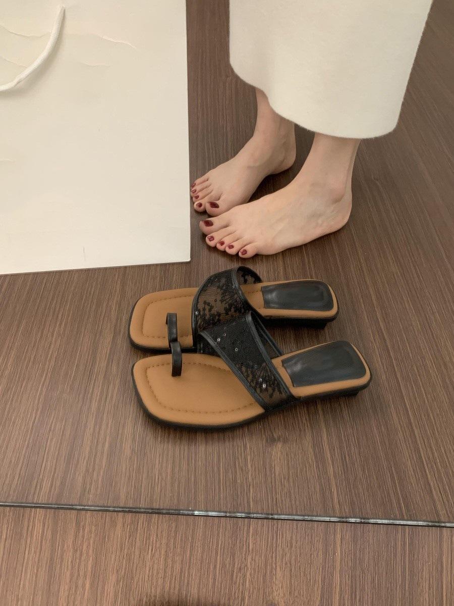 

Кружевные тапочки с закрытым носком женские не уставшие ноги небольшой наклон каблука с юбкой красивые сандалии 41 чёрный