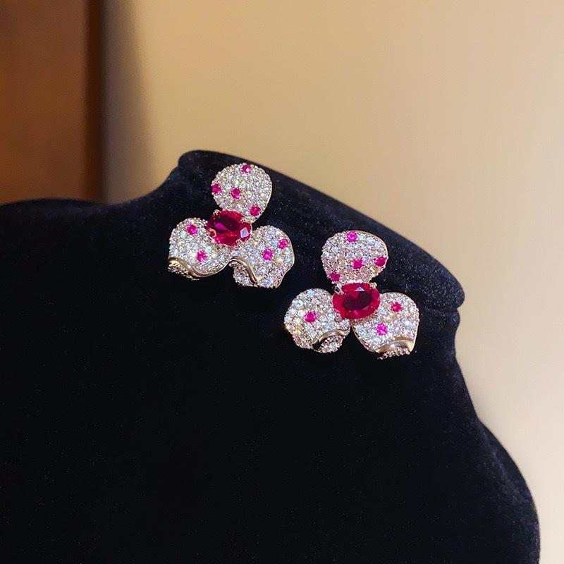 French Court Style Needle Diamond Earrings Necklace Retro Exaggerated Stud Earrings Design Sense Earrings Jewelry Set