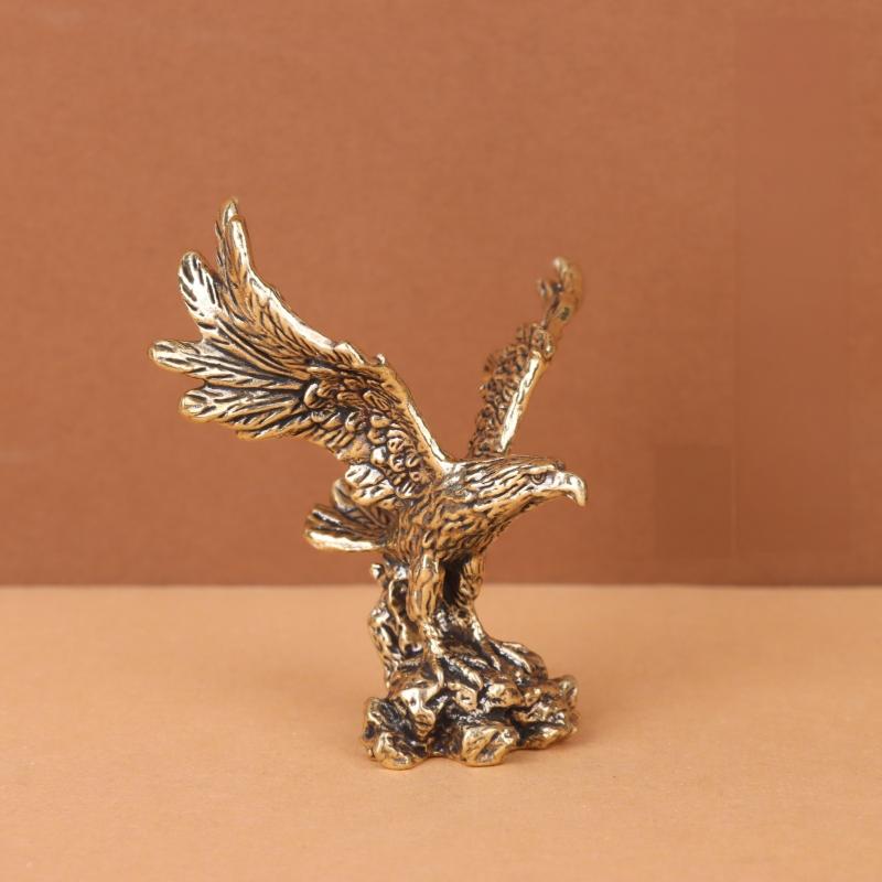 Vintage Brass Animal Eagle Figurine Antique Copper Statue Handmade Decorative Ornament for Living Room Entryway Decor