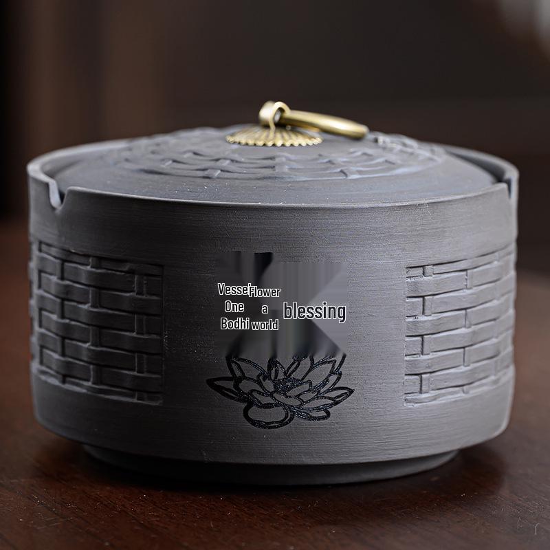 Zisha Ceramic Ashtray with Lid: Medium, Fly-Proof, Retro Home & Office Decor for Extinguishing Cigarettes.