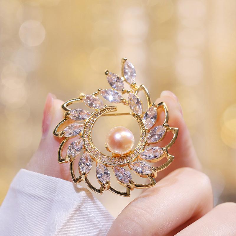 Bo Xin Yun Luxury Zircon Leaf Brooch with Freshwater Pearl – Elegant Fashion Coat Pin Corsage Gift