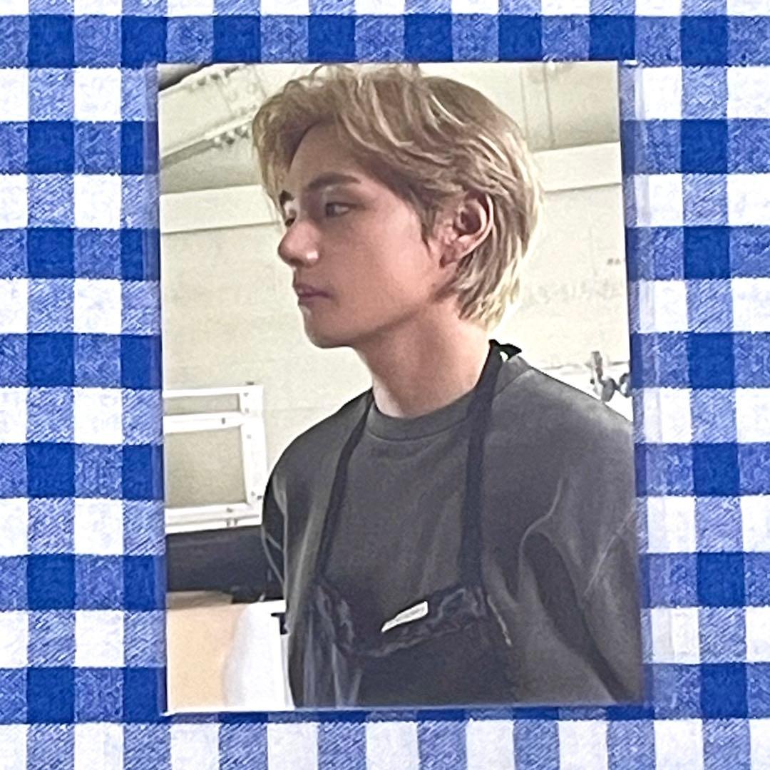 [USED] Official BTS (Bangtan Boys) layover T-shirt, photocard featuring V
