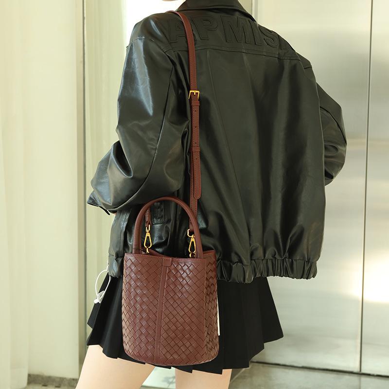 

High-End Genuine Leather Woven Bucket Bag - Trendy Women s Crossbody Boston Bag Wine Red