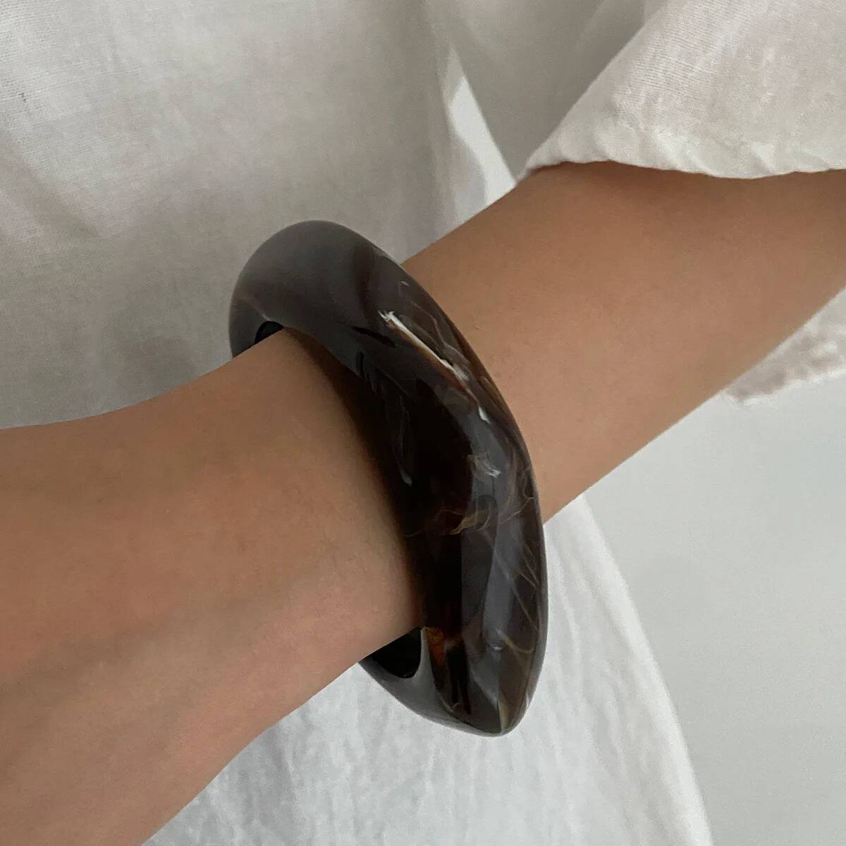 

SHIXIN Exaggerated Irregular Thick Resin Acrylic Wide Bracelet Bangle For Women Retro Geometry Stacked Round Bangle Jewelry Gift