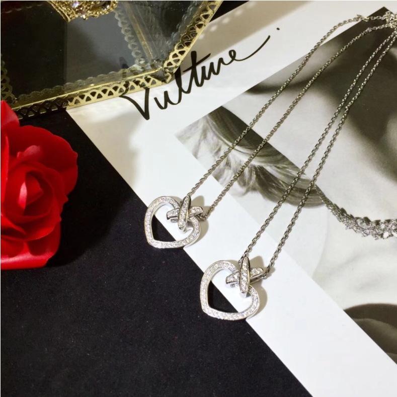Slightly Inlaid Cross Love Necklace, Elegant Peach Heart Collarbone Chain, Jewelry, Socialite Girl