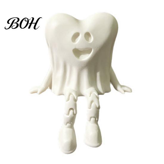 Desktop Halloween Decorations 3D Printed Heart-Shaped Ghost Figurine with Movable Joints, Sitting Dangling Leg Home Decor Statue, Matte White