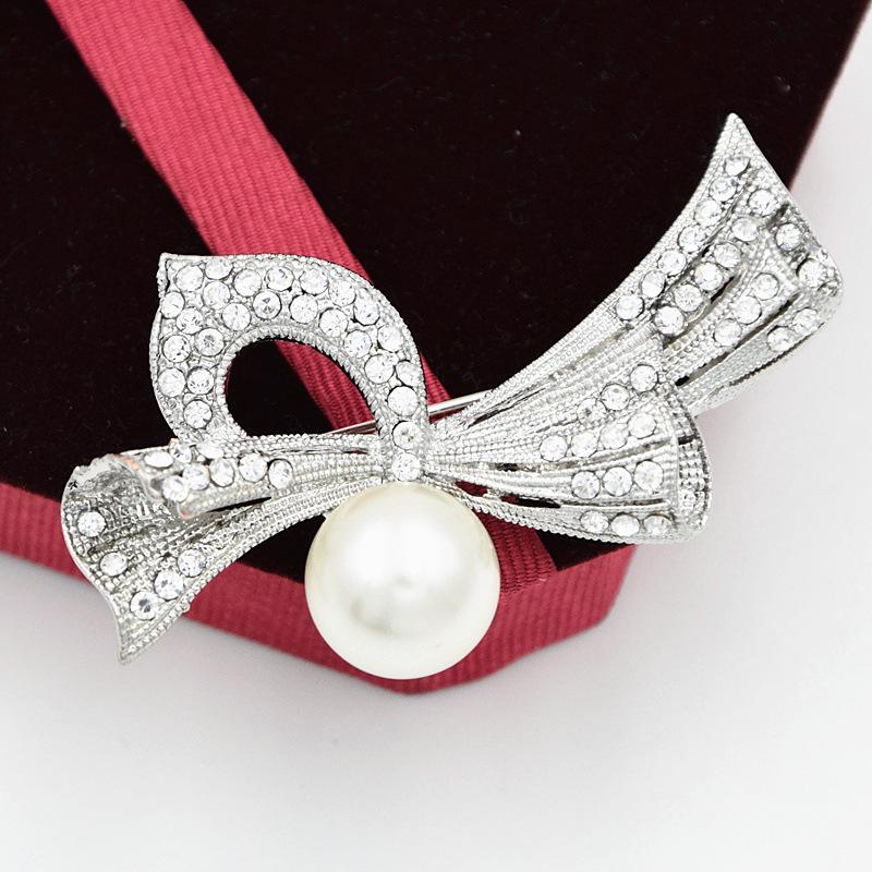 Exquisite Rhinestone Bow Tie Brooch with Pearl Lapel Pin for Weddings and Formal Wear