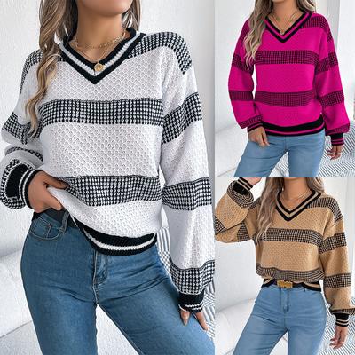 Damski sweter z dekoltem w serek, w paski w różnych kolorach, z dzwonkowymi rękawami