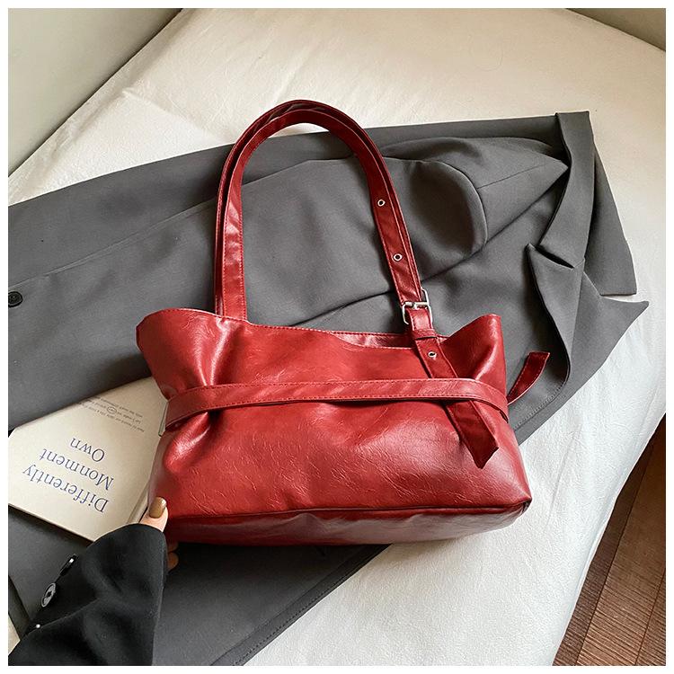 High value, foreign style and large capacity commuter bag women's bag 2025 new fashion texture student class shoulder tote bag
