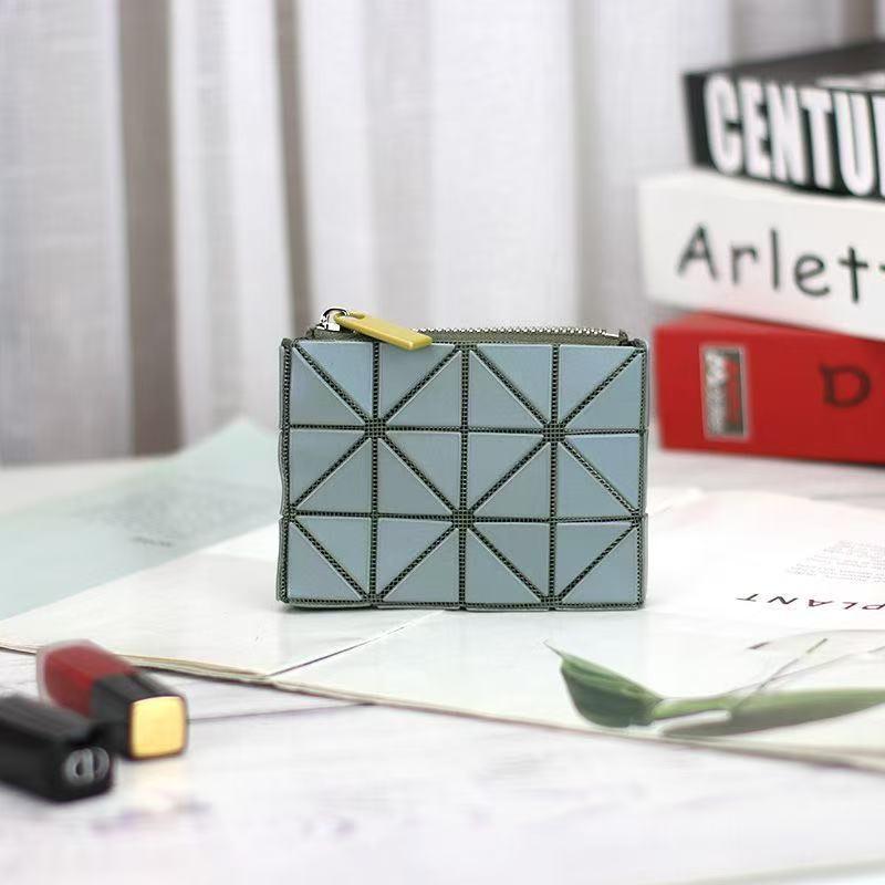 

Japanese Miyake Zero Mini Wallet & Card Holder - Women s Square Pendant Handbag 12cm x 1.5cm x 9cm зелений/сірий колір