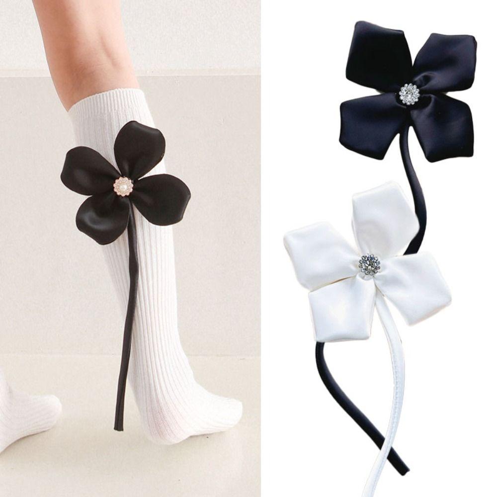 

Брошь-цветок клевера Аппликации Атласная нашивка на одежду Аппликации на одежду Украшения для одежды белый