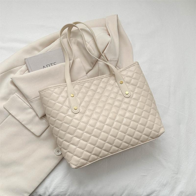 Trendy Women's Tote Bag Stylish Korean Design Medium Size Soft Pu Handbag