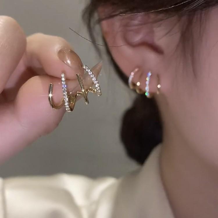 Luxury Autumn/Winter 2024 Stylish Earrings: Unique High-End Studs for Women