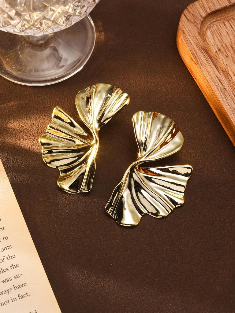 Retro 3D Big Flower Leaf Earrings: High-End Luxury Studs with Exaggerated Style and Fashionable Personality