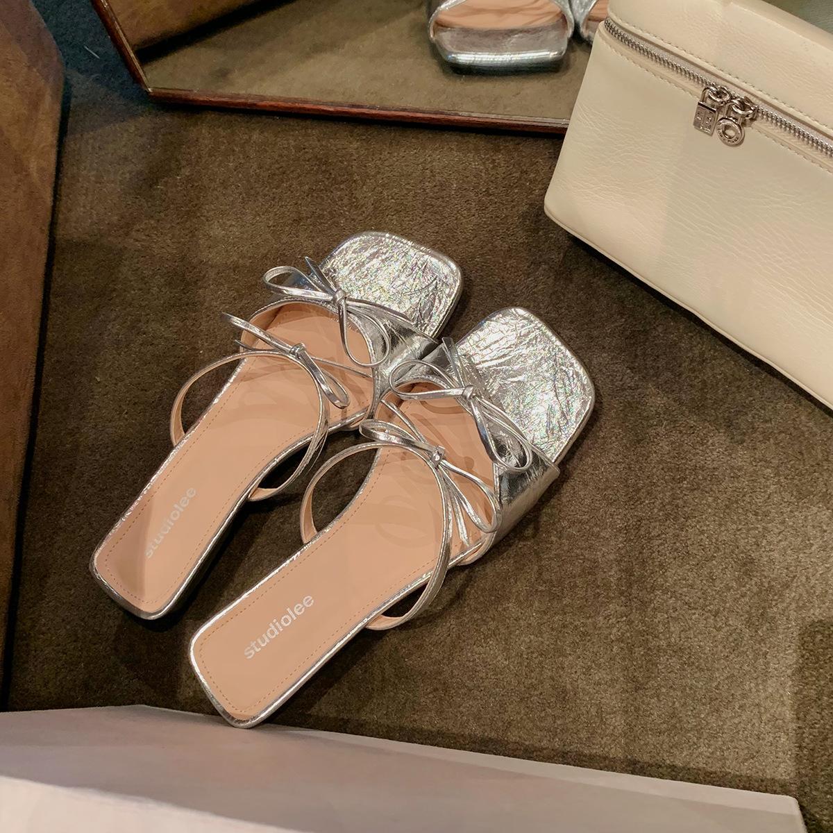 

Grape mother has the same style in stock~ Height increase of 3.5cm~ Temperament square head double bow with versatile sandals 35