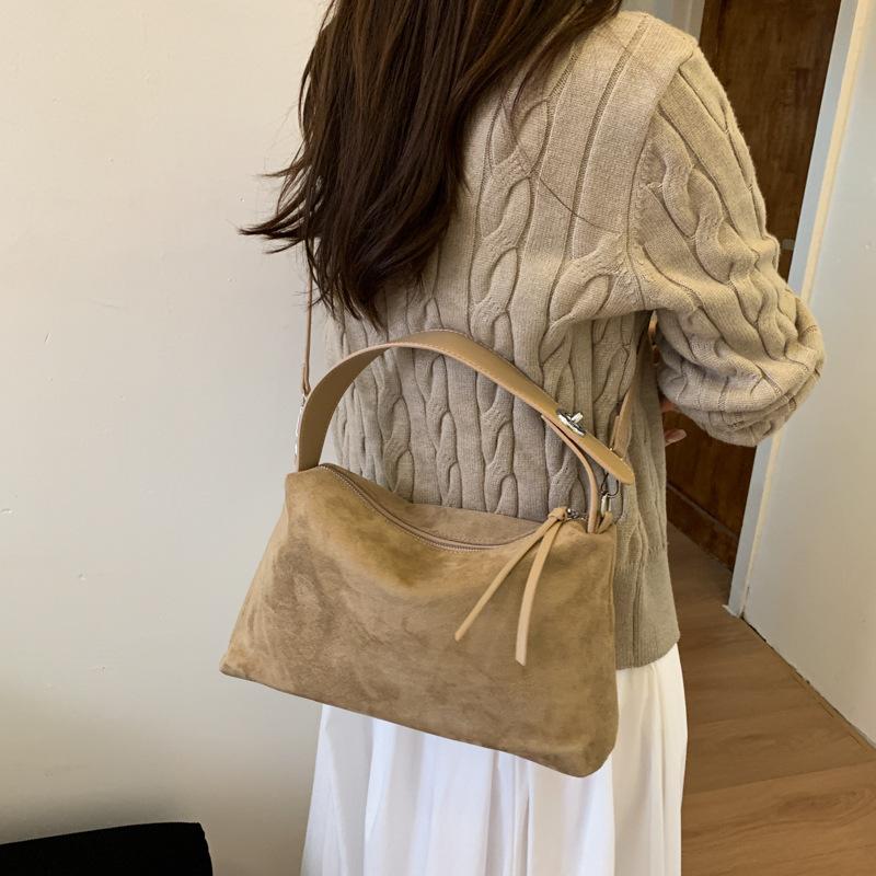 Premium sense niche bag women's autumn and winter 2025 new matte retro messenger bag casual explosion portable dumpling bag