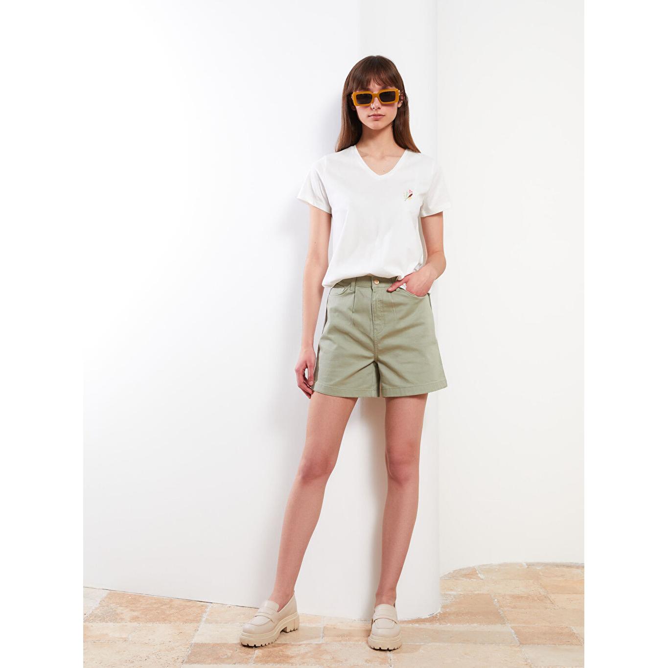 

Женские шорты LCW BASIC Comfortable Fit из габардина с простыми карманами и деталями, зеленые