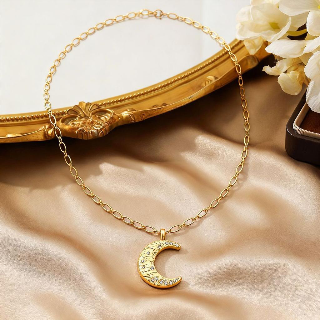 Diamond pleated moon pendant collarbone chain court style fashion light luxury necklace