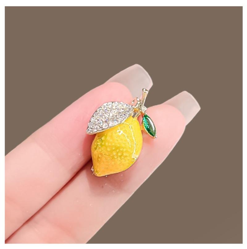 Lovely Fruit Brooches for Women Men Fashion Lemon Pin Office Party Casual Accessory Jewelry Gift