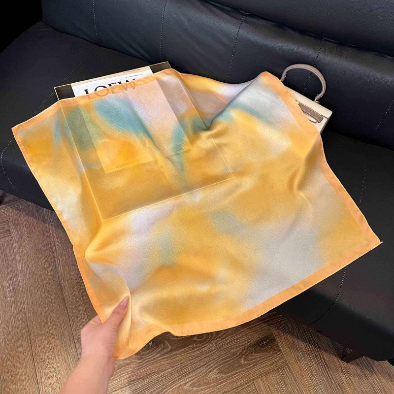 New 71 * 71cm Korean version small square scarf women's silk scarf spring and summer thin sunscreen scarf neck protection tied bag headband scarf