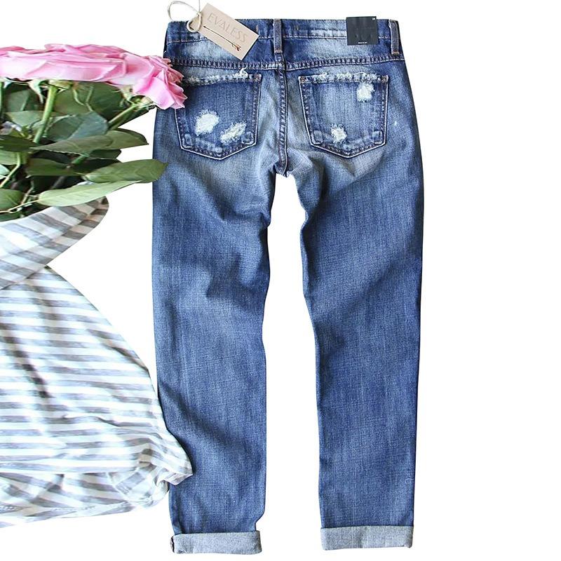 Jeans mit Kleeblatt-Aufnäher und Rissen für Damen, gerade, mittelhoher Bund