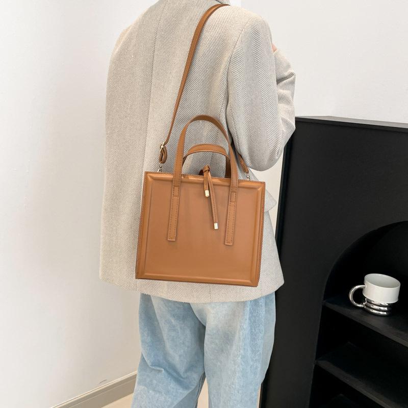 Niche Design Bag Women's Foreign Style Small Square Bag 2025 New Trend Fashion Shoulder Bag Casual Korean Version Messenger Bag