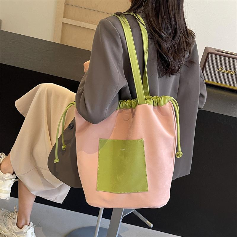 Popular Summer Bag Women 2025 New High-end Light Luxury Niche Contrasting Color Underarm Bag Versatile Bucket Bag