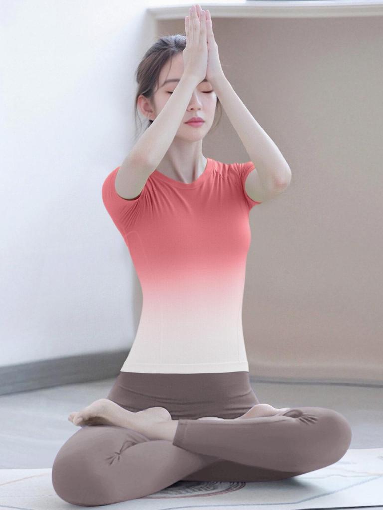 Stunning 2026 Gradient Yoga Suit Set for Women - Short Sleeve, Comfortable, Breathable Sports Top for Outdoor Use